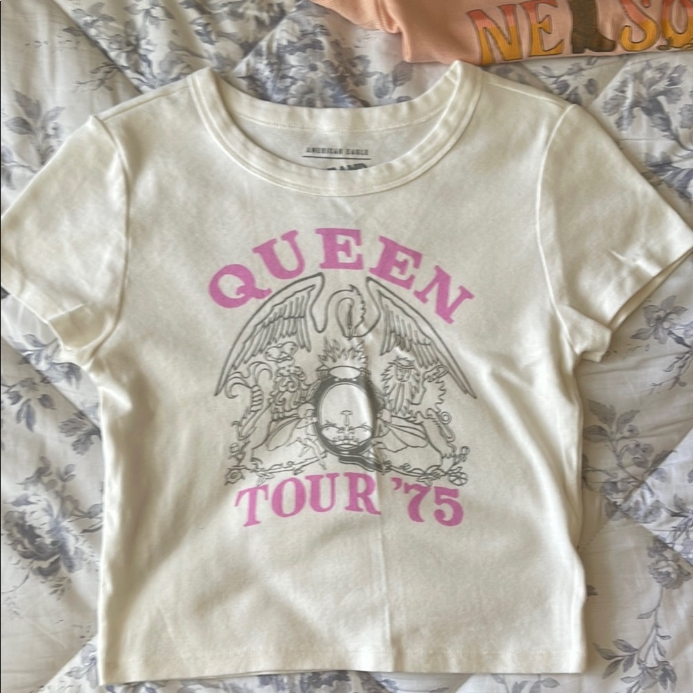 American Eagle AE band tees baby tee - Picture 4 of 5